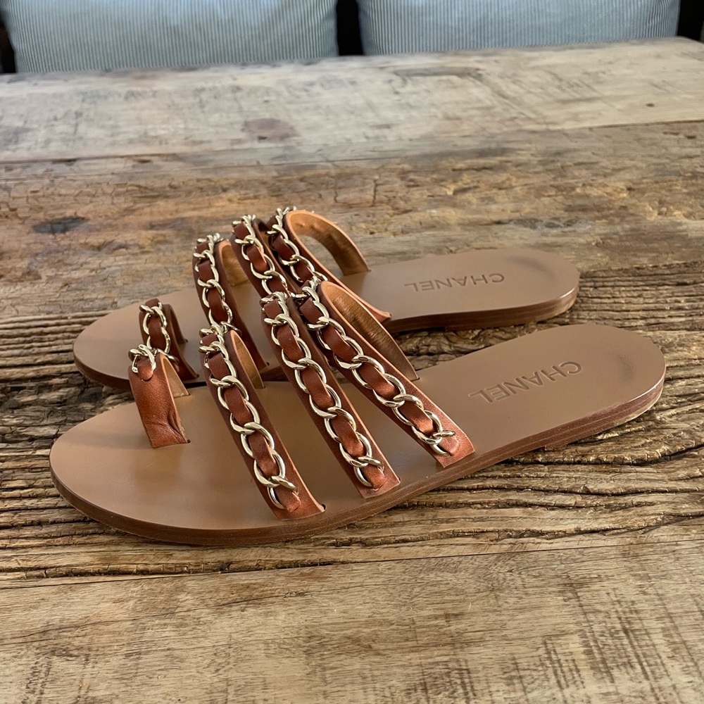 CHANEL LEATHER CHAIN TOE RING SANDALS